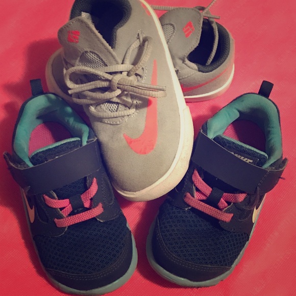 2 Pairs of NIKE sneakers | TODDLER GIRL SIZE 7 - Picture 1 of 8