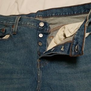 NWOT Levis Buttonfly Jeans Fitted Boyfriend Style