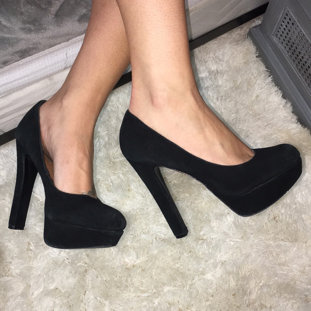 Steve Madden black suede pumps