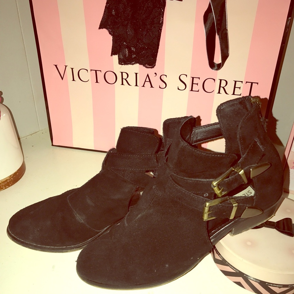 Steve Madden black suede ankle booties