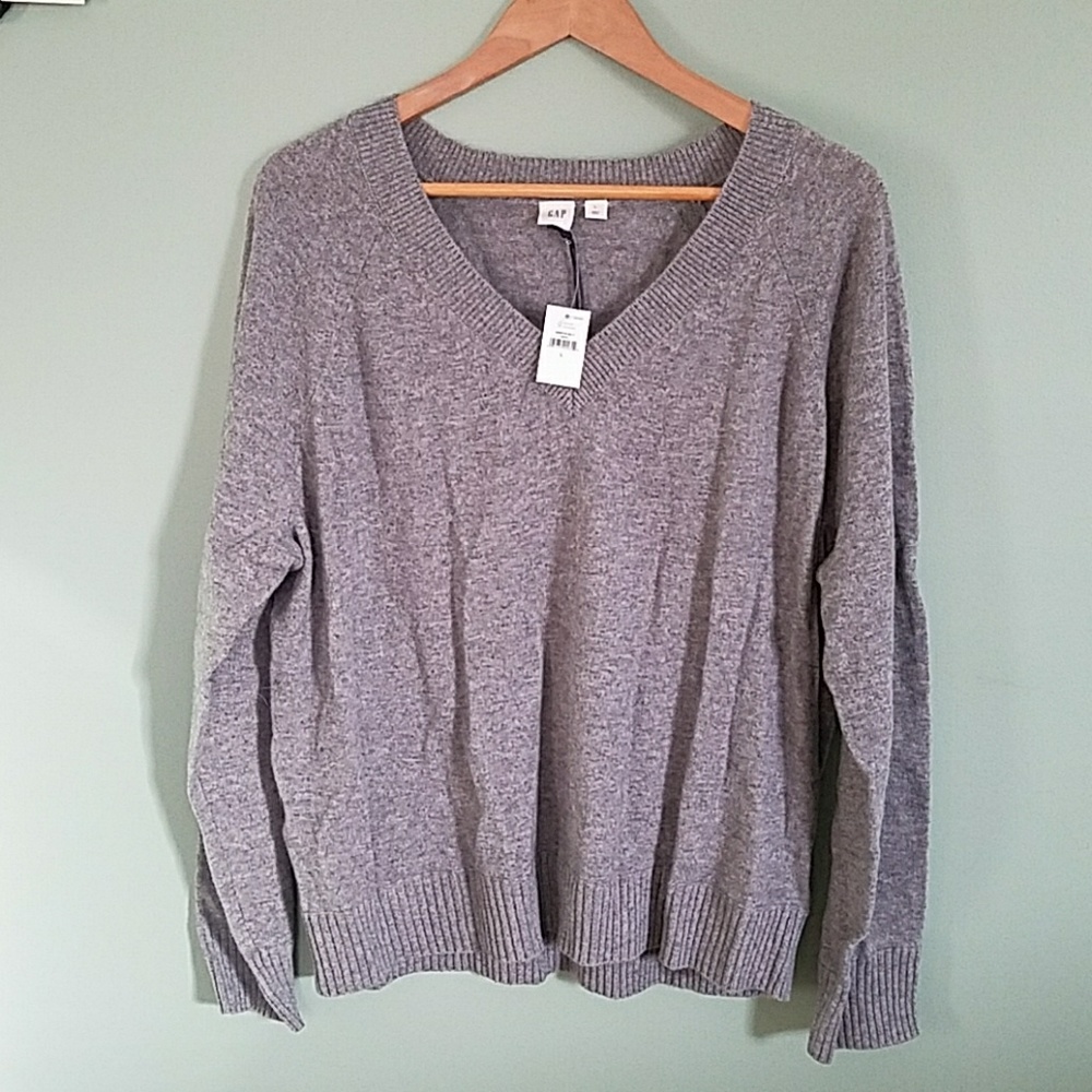 (🏁 $10) Gap Light Gray Heathered Sweater