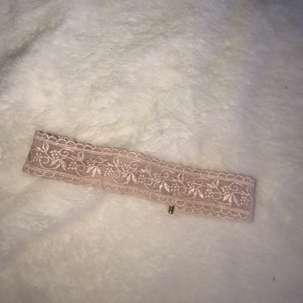 Lace choker