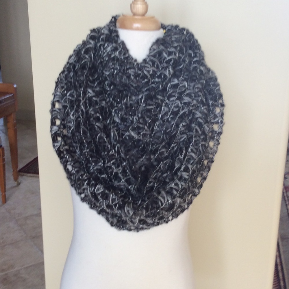 Charming Charlie infinity scarf🌹