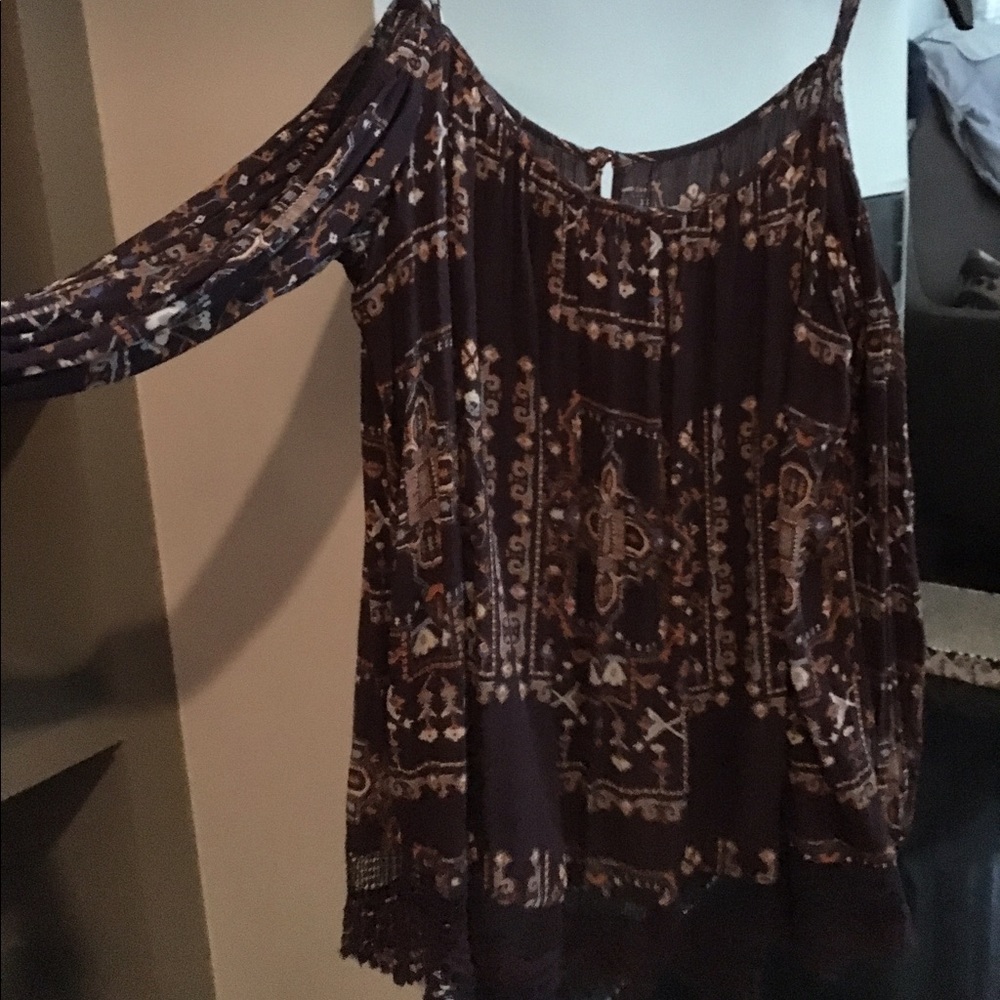 Off shoulder flowy shirt