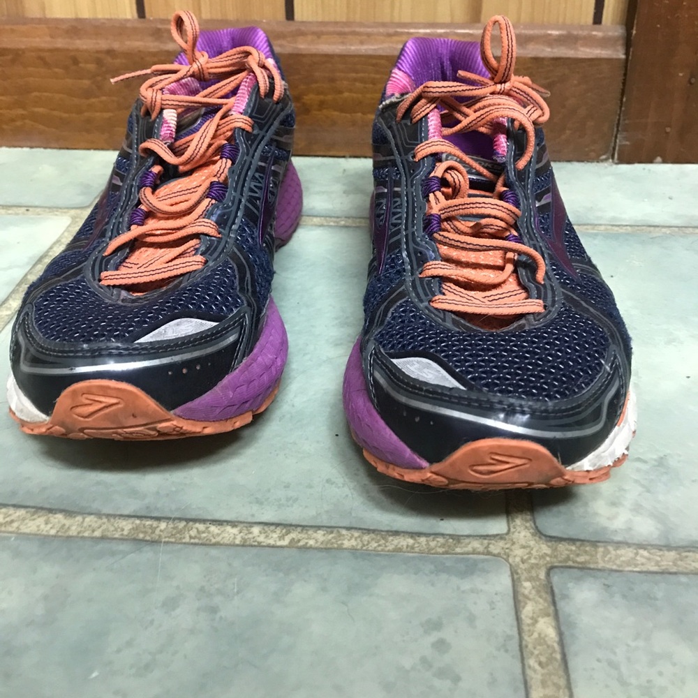 Brooks GTS