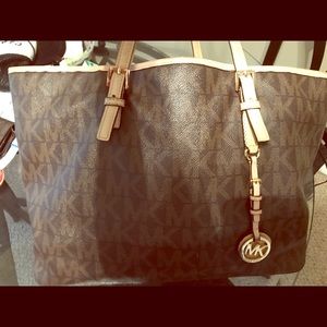 Micheal kors large tots purse