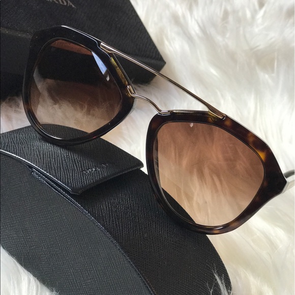 Prada sunglasses - Picture 2 of 3