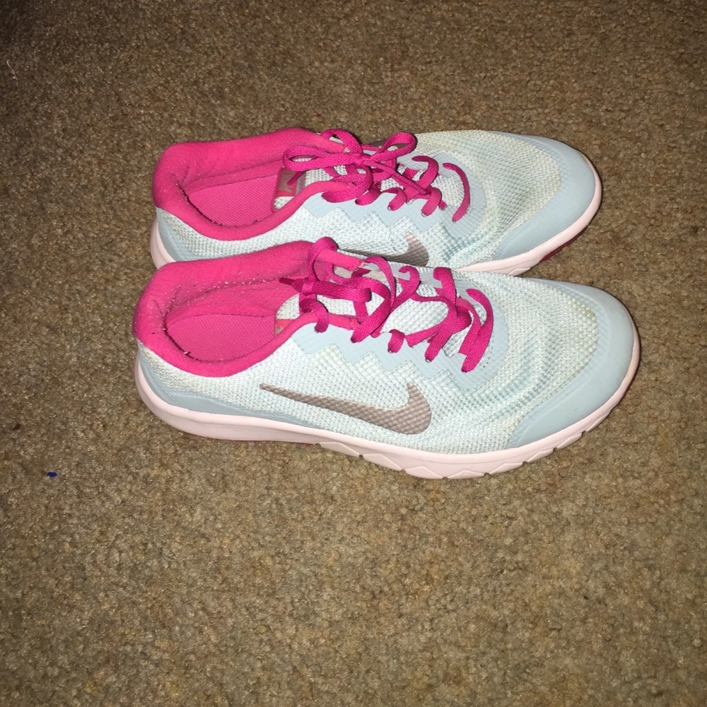 Nike Tennis Shoes