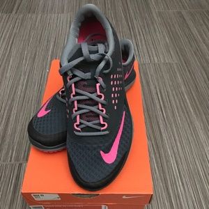 Size 5 - Women's Nike FS Lite Run 2