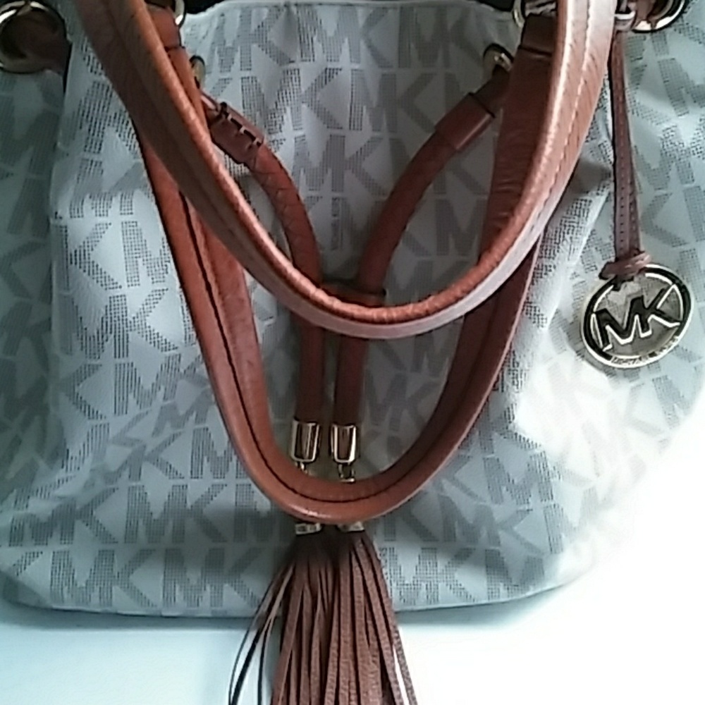 Handbag - Picture 2 of 4