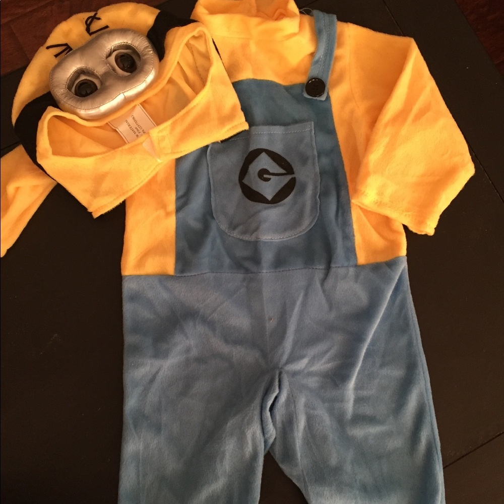 Minion costume size 6-12 months