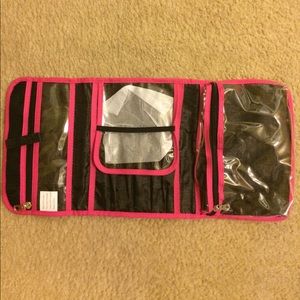 Makeup organizer travel case NEW 💁🏻‍♀️💜