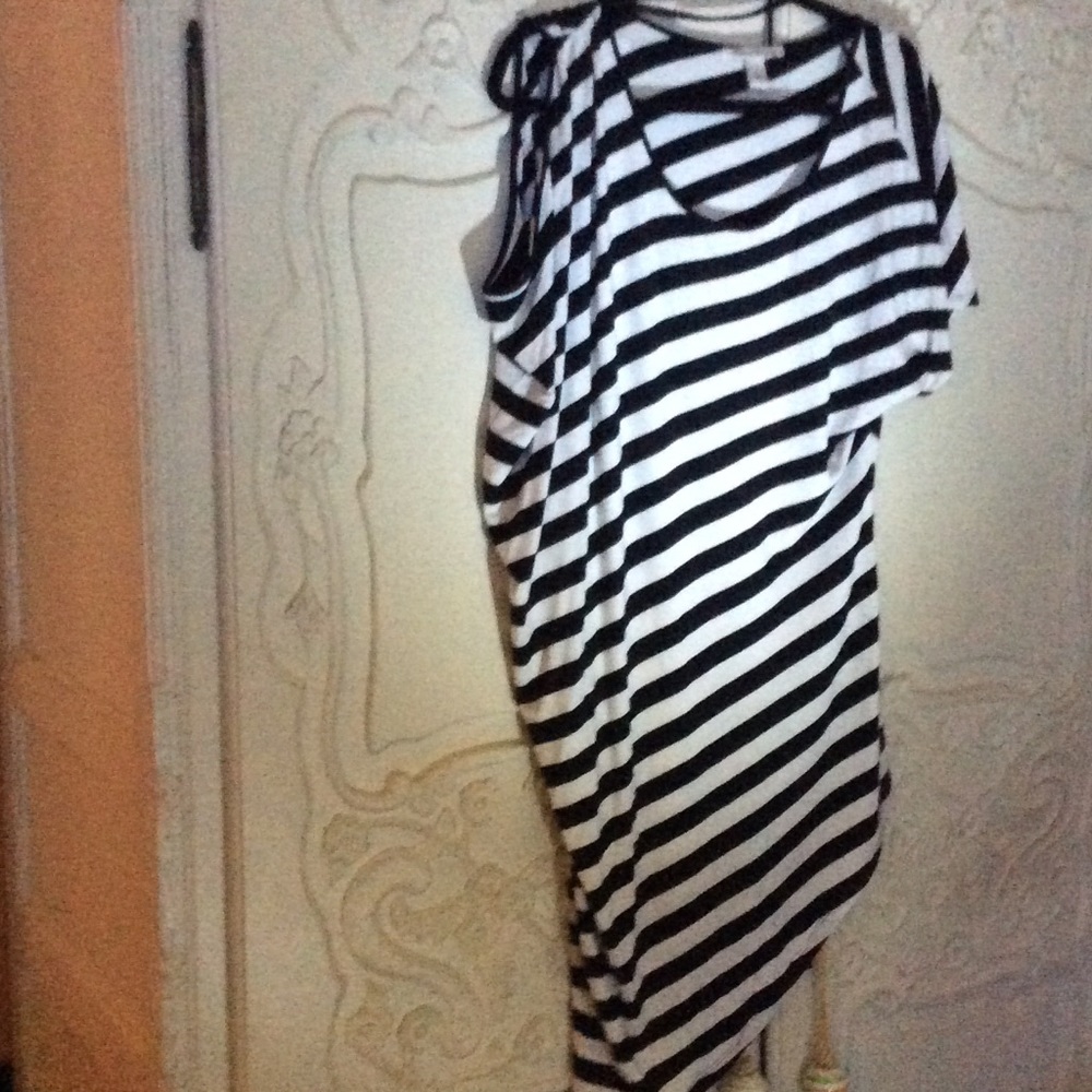 Kenneth Cole fashion forward striped top