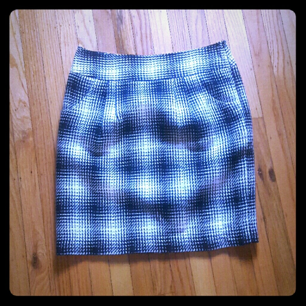 Ann Taylor black and white plaid skirt