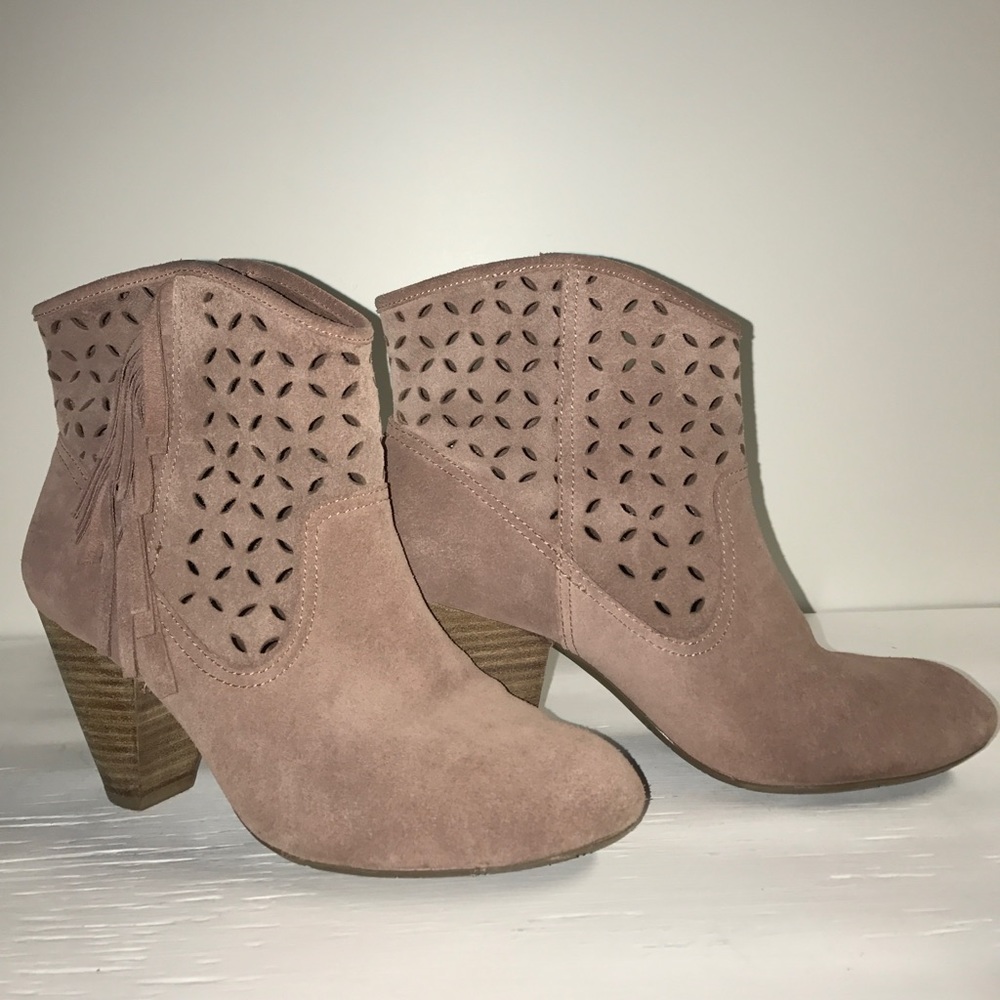 Jessica Simpson Heals with wooden heals