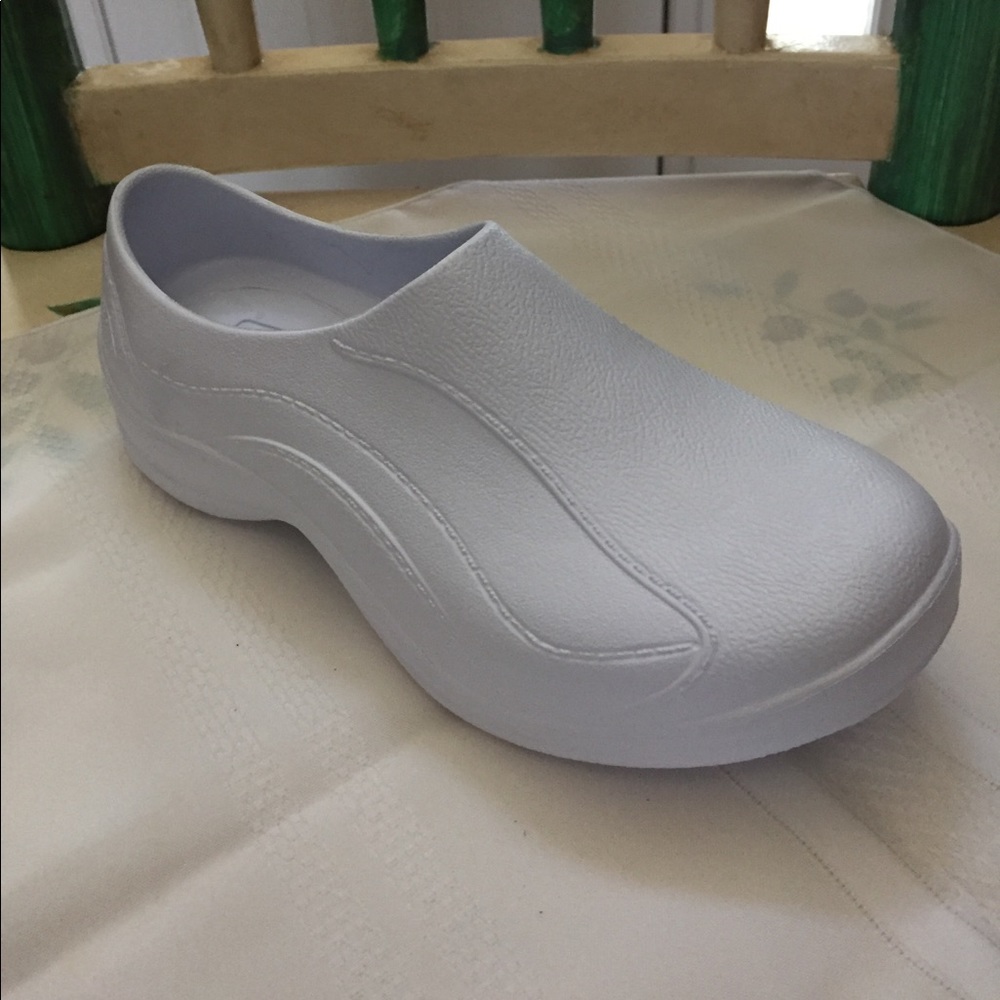 Scrub Zone Footwear by Landau