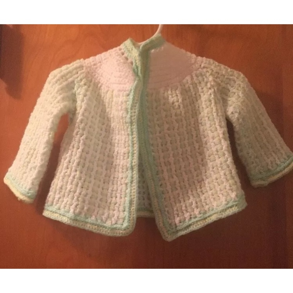 Cute Handmade Overcoat/Jacket

Knit/Crochet