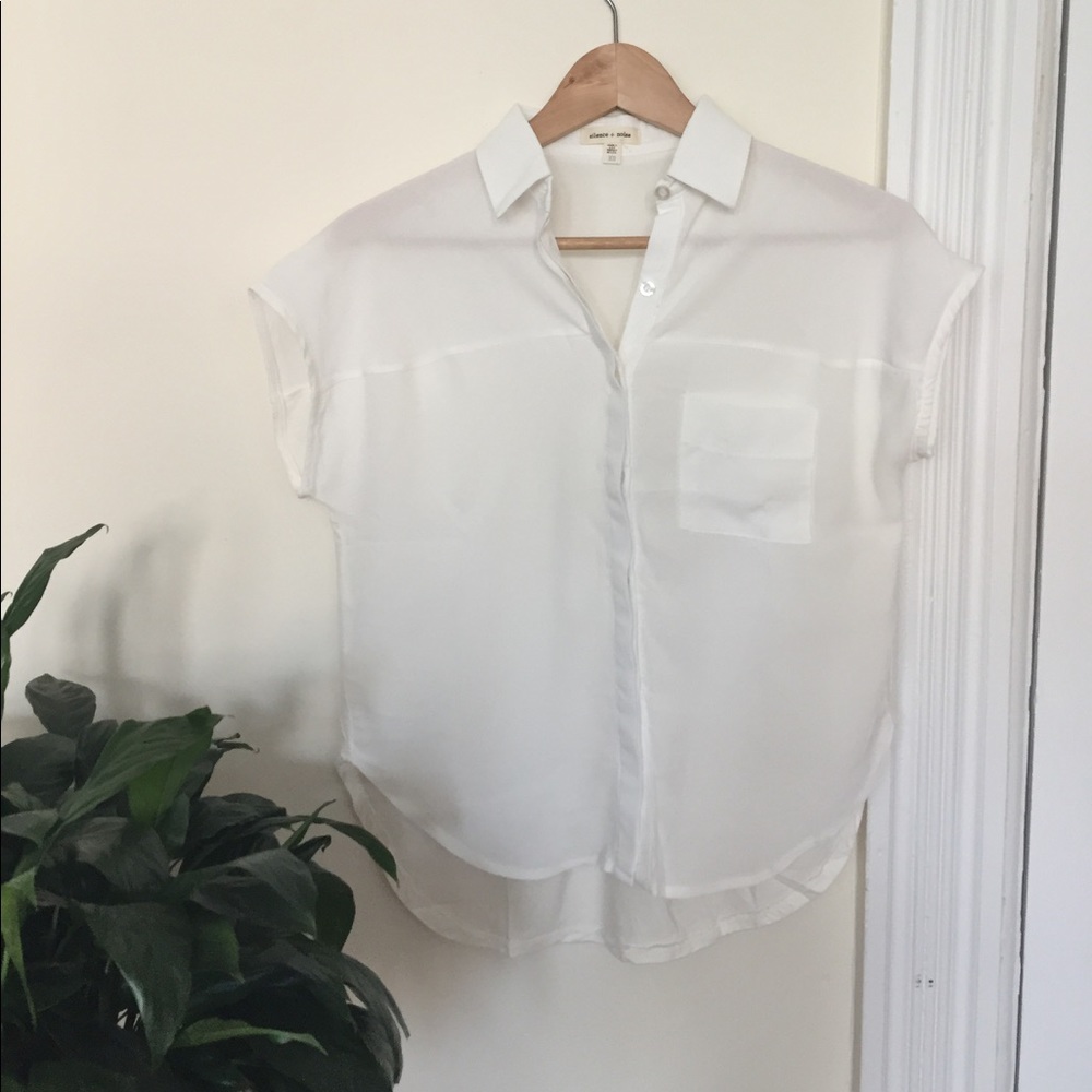UO Silence and Noise White Collared Shirt NWOT