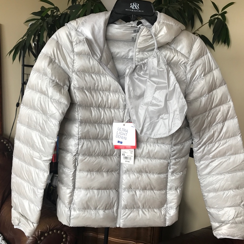 Uniqlo ultra light down jacket w/pouch Silver Sz M