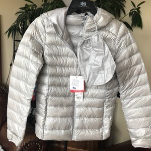Uniqlo ultra light down jacket w/pouch Silver Sz M