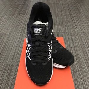 Size 5 - Women's Nike Zoom Winflo 3