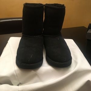 Ugg Boots size 2(US) little girls. No box