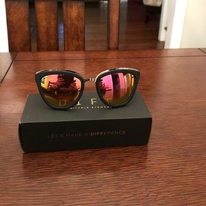 NIB Diff Rose Matte Black-Pink mirror polarized