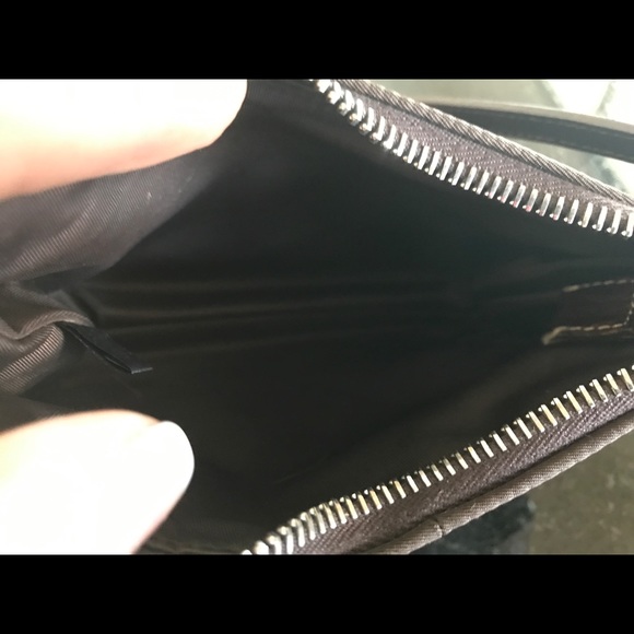 Dooney and Bourke purse - Picture 4 of 4