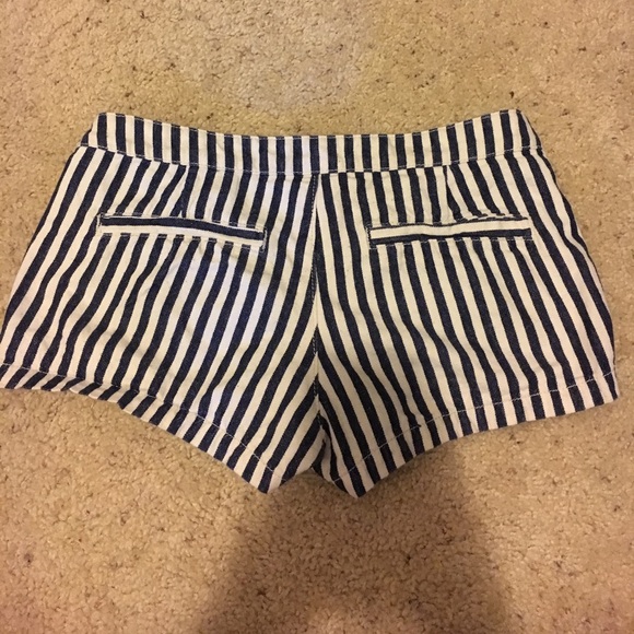 Nordic style short - Picture 2 of 2