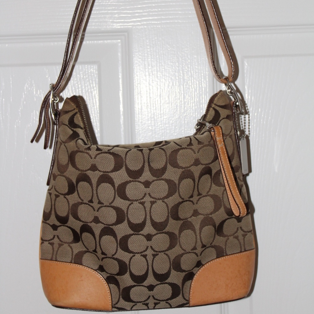 Classic COACH shoulder bag