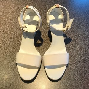 SALE 🌻 💯Authentic Gucci Wedge Sandals