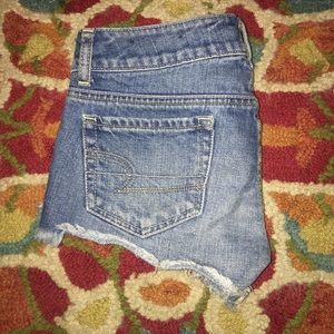 Medium Wash American Eagle Shorts!!