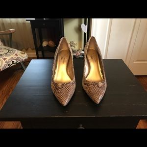 Anne Klein iflex snake skin pumps size 8
