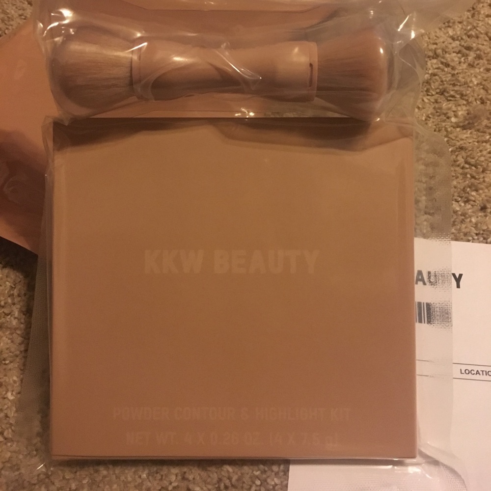 KKW beauty contour and highlight kit