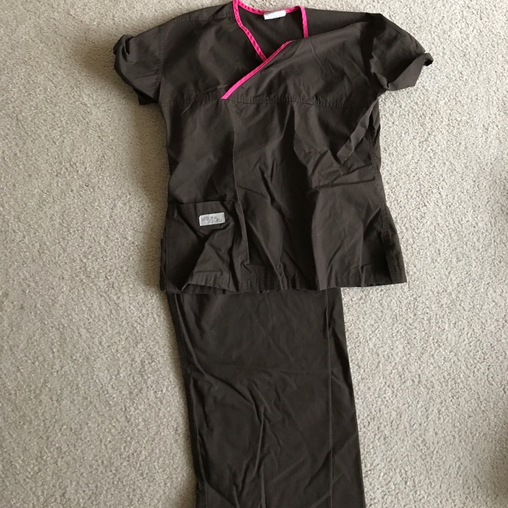 Urbane scrubs chocolate brown tall. Excellent cond