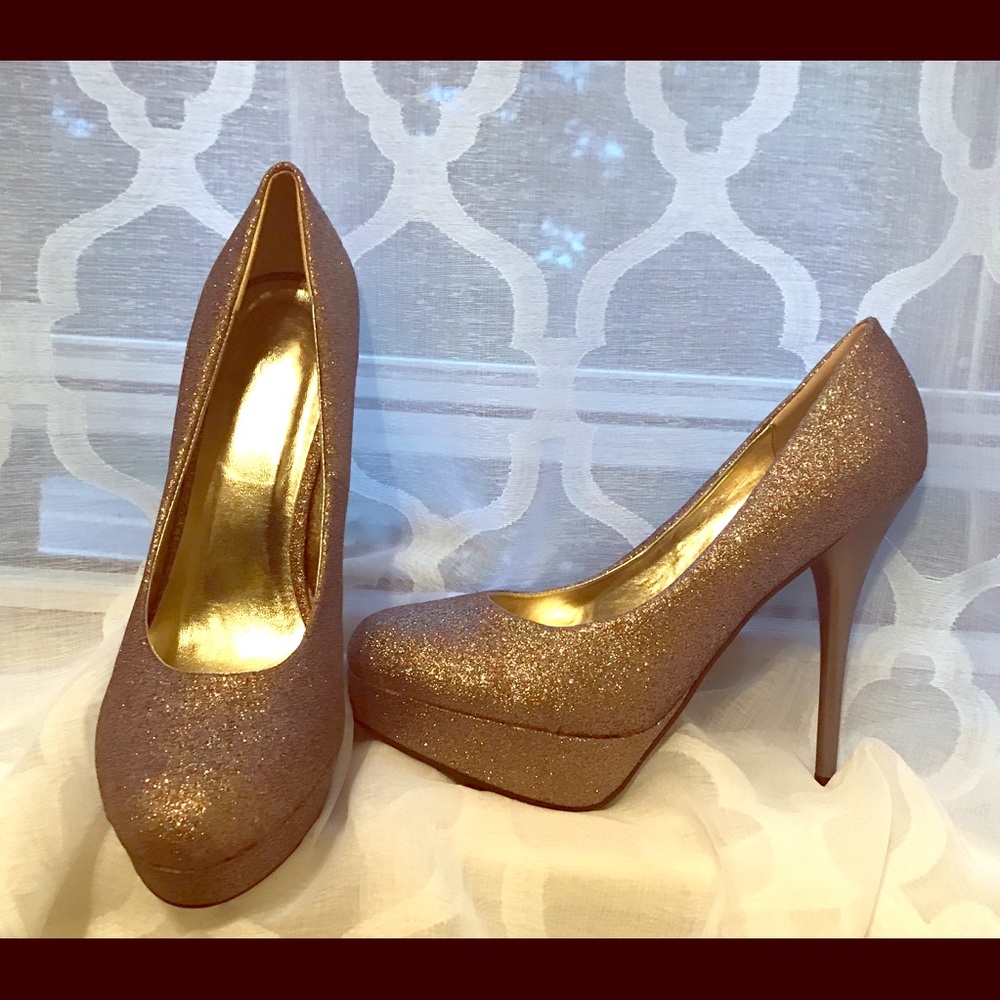 NWOT Glam Show stopping Heels