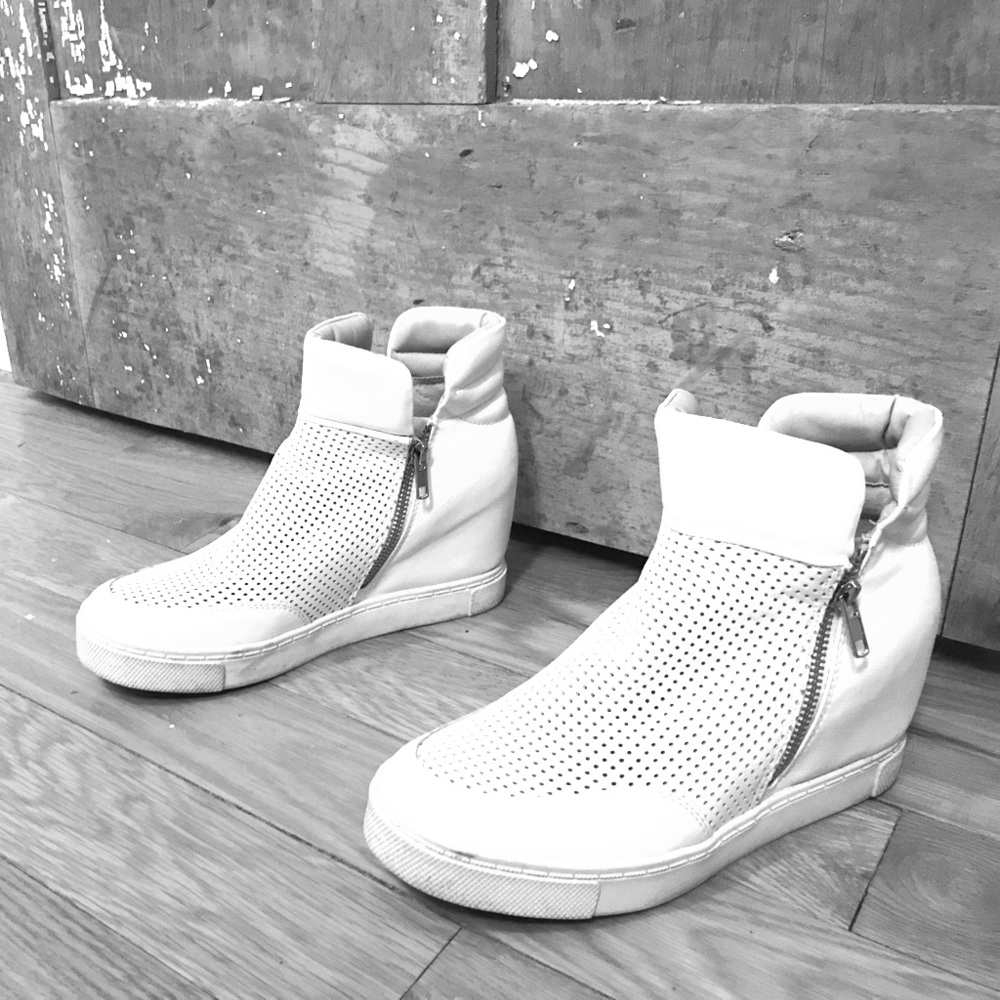 Steve Madden White wedge sneakers