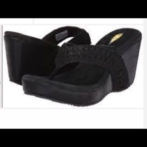 ISO black volatile wedge