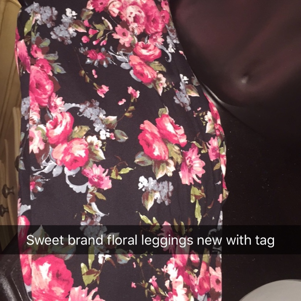 Floral leggings size large