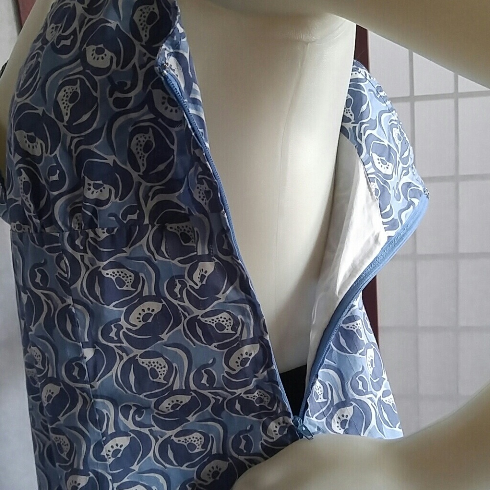 Dress - Picture 7 of 9