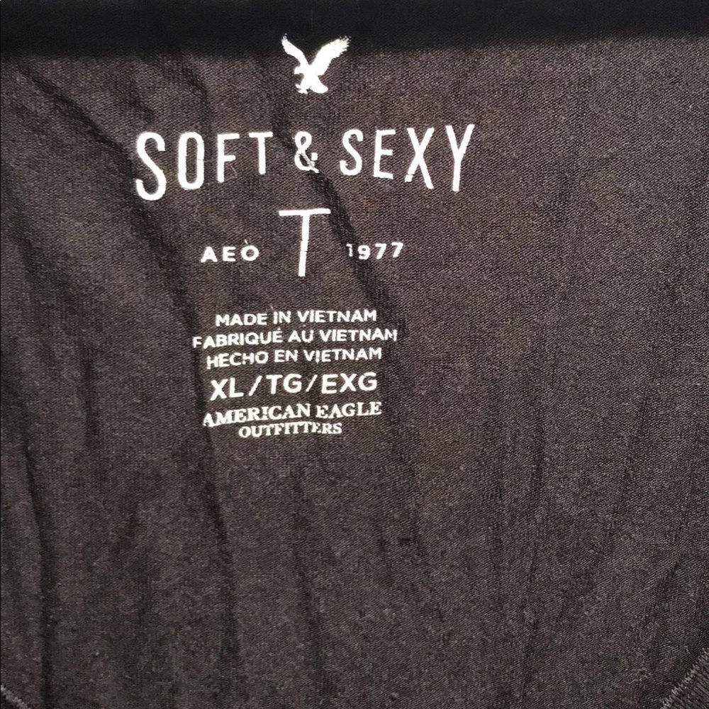 American Eagle black t-shirt