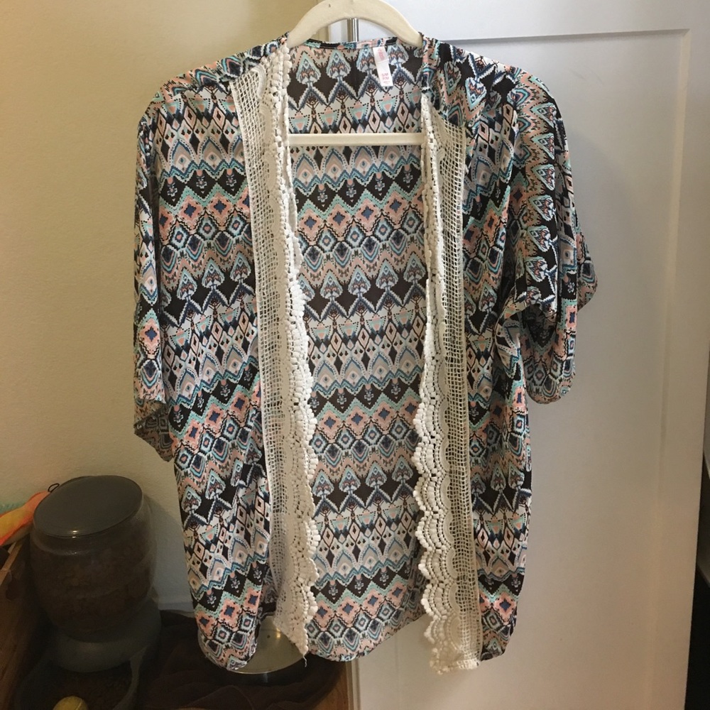 Pattern lace kimono