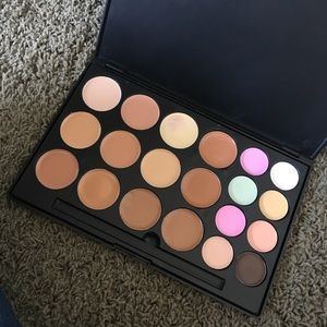 Foundation/Contour/Color Correcting Palette