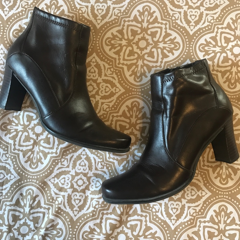 ETIENNE AIGNER- BROWN-ANKLE BOOTIES-SIZE 7