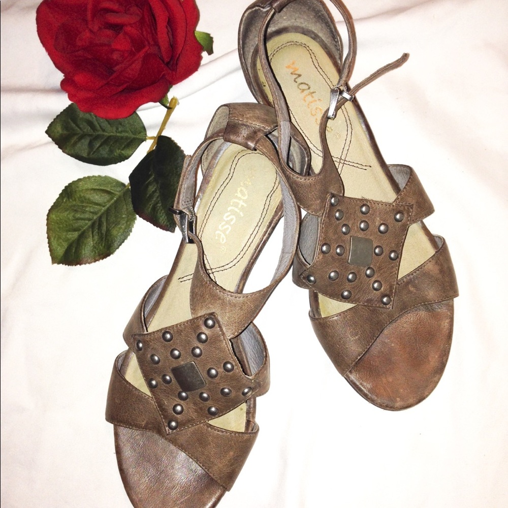 Multipurpose, elegant, flat sandals