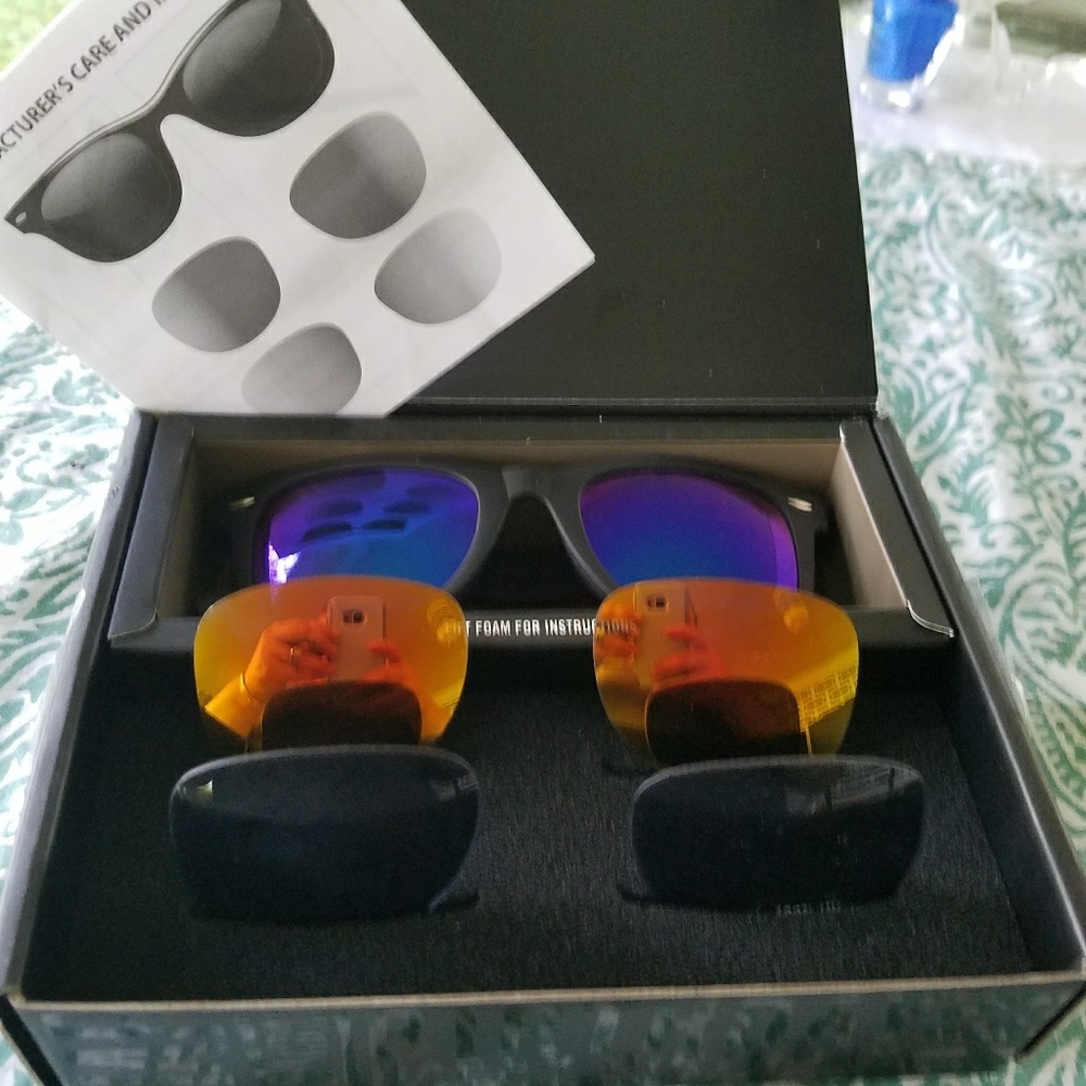 🌞SUNGLASSES FROM MARLBORO IN BIRTHDAY BOX🌞