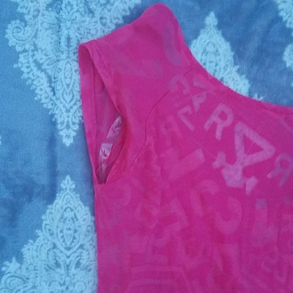 Pink Reebok tee - Picture 3 of 8