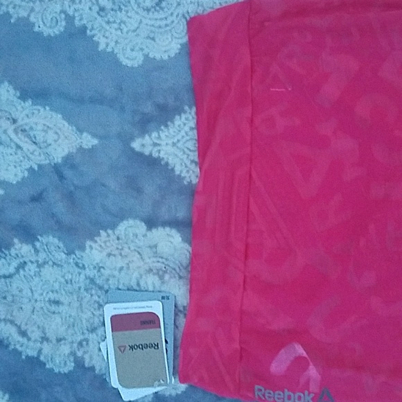 Pink Reebok tee - Picture 4 of 8