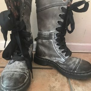 Gray doc marten triumphs