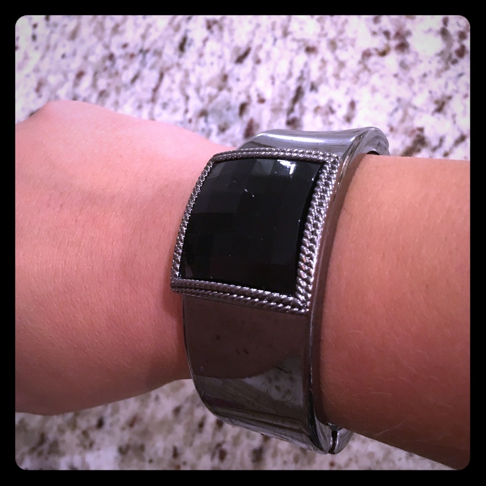 Express cuff bracelet